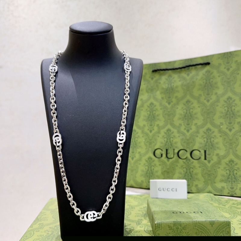 G*u*i necklaces